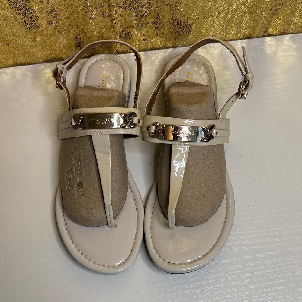 Coach Caterine patent leather Beige and Cream Sandals with Gold Details - Picture 4 of 11